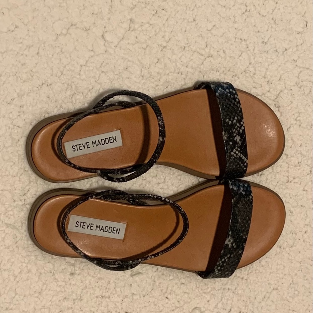 Steve Madden Flats/Sandals for Summer